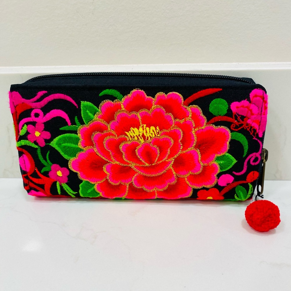 Embroidered Rose zippered Wallet NWOT!